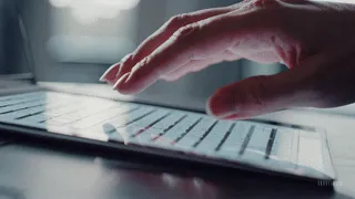 Innovación en inteligencia artificial para prevenir reclamos por fraude bancario en bancos y empresas.